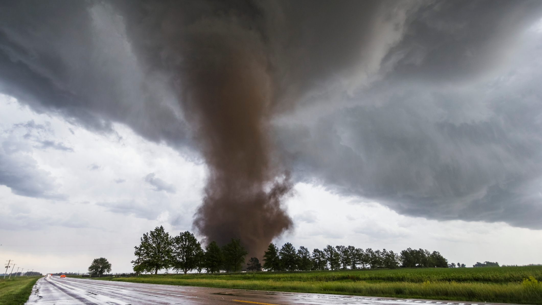 TORNADOES 101 What Is A Tornado And How Can Your Business Better   GettyImages 535057762 (1) 